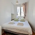 16th 2 Bedrooms Near Eiffel Tower Renovated Balcony 2-4 Person Appartement