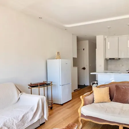 16th 2 Bedrooms Near Eiffel Tower Renovated Balcony 2-4 Person Apartment *