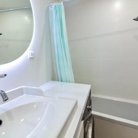 Apartment 16th 2 Bedrooms Near Eiffel Tower Renovated Balcony 2-4 Person *