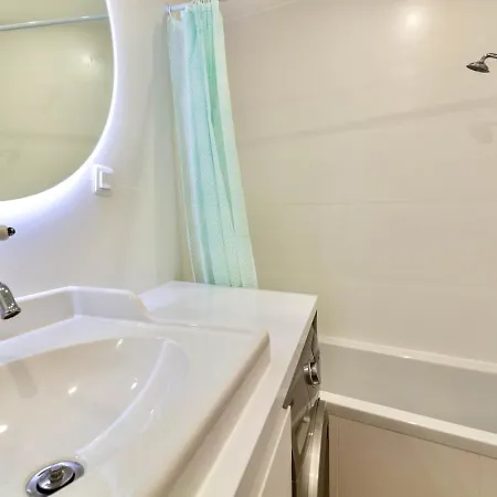 Apartment 16th 2 Bedrooms Near Eiffel Tower Renovated Balcony 2-4 Person Paris