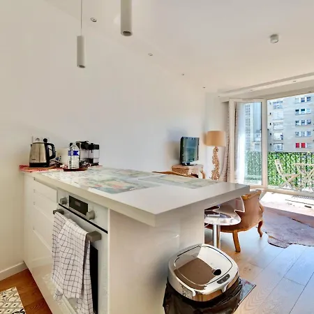 16th 2 Bedrooms Near Eiffel Tower Renovated Balcony 2-4 Person Apartment *