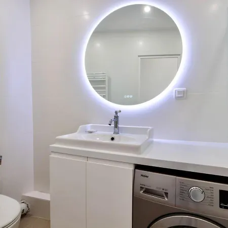 16th 2 Bedrooms Near Eiffel Tower Renovated Balcony 2-4 Person