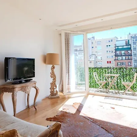 16th 2 Bedrooms Near Eiffel Tower Renovated Balcony 2-4 Person Apartment Paris