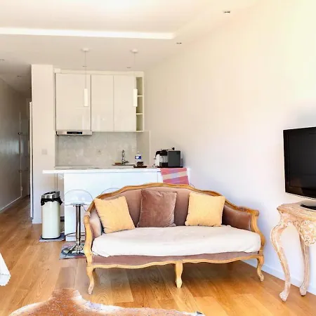 16th 2 Bedrooms Near Eiffel Tower Renovated Balcony 2-4 Person *